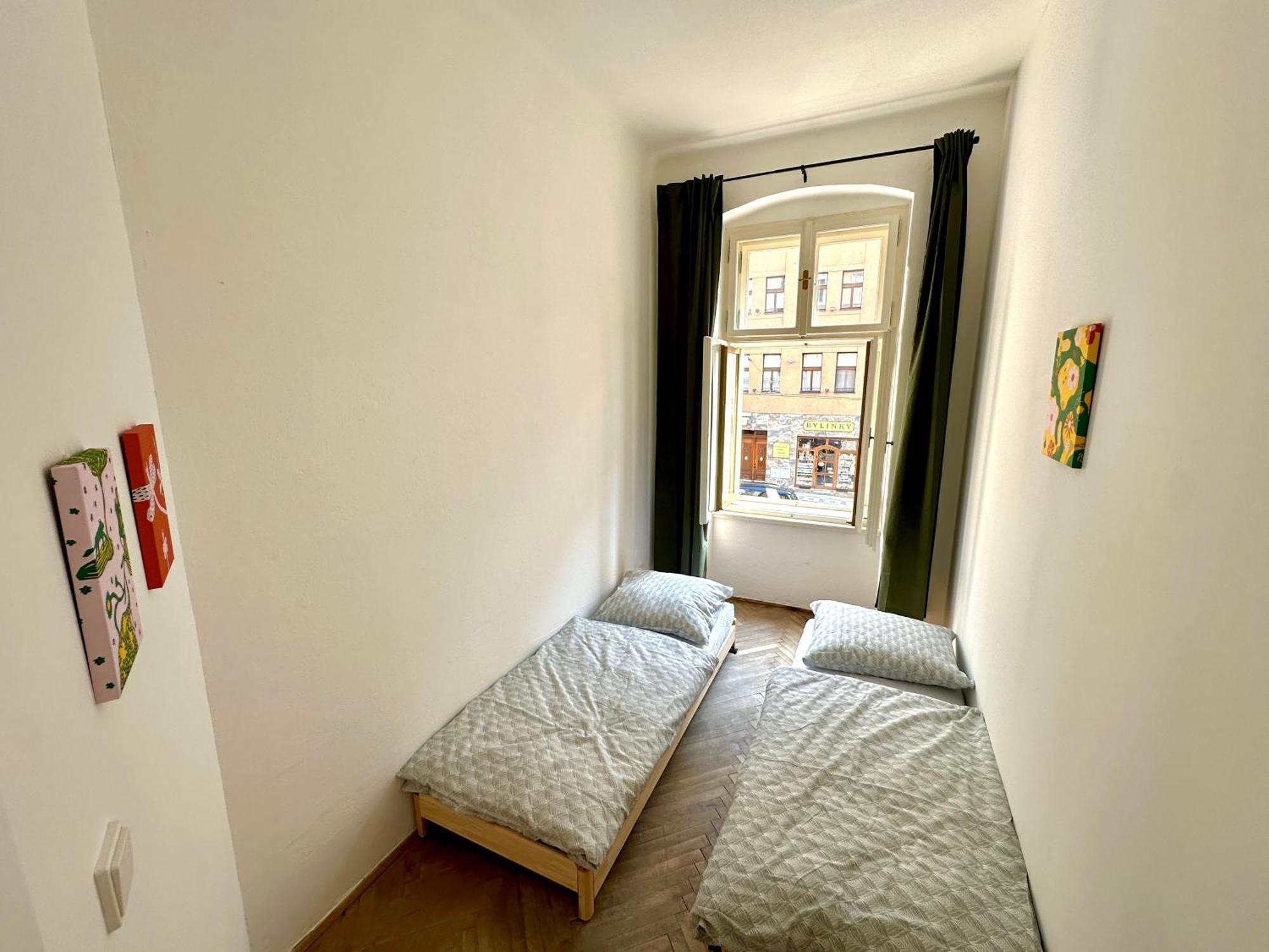 Location In Prague! 4 Bedrooms And Super Host! Appartement *