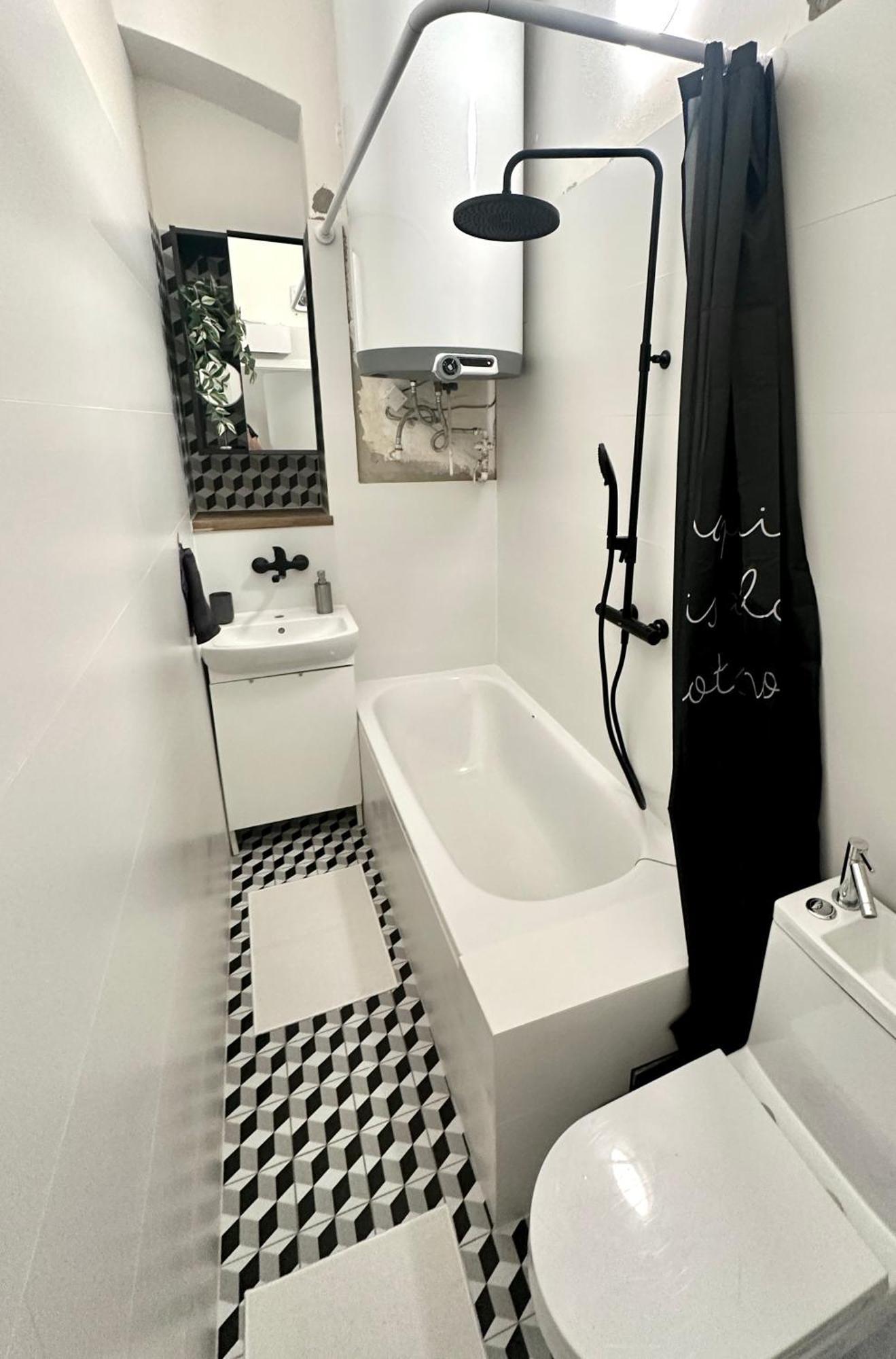 Location In Prague! 4 Bedrooms And Super Host! * Praag